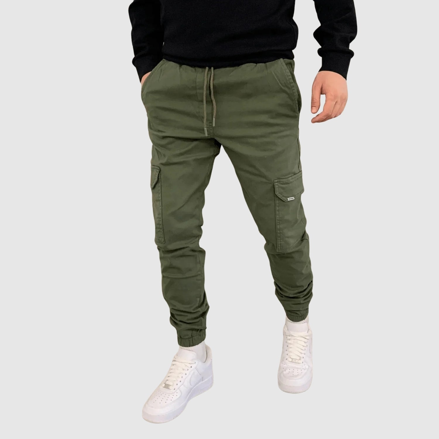 David | pantaloni cargo stilosi și practici