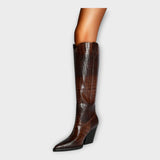 Pantofi cu model de crocodil și toc elegant