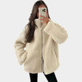 Petra – palton oversized din teddy pentru femei cu fermoar